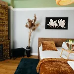 Maya's 69 - 3 In G * Danzica