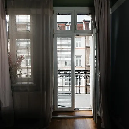 Maya's Flats & 69 - 3 In 格但斯克