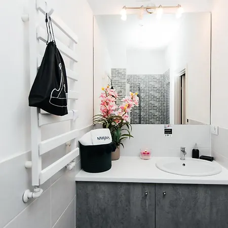 Maya's Flats & 69 - 3 In G グダニスク