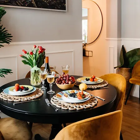 Maya's Flats & 69 - 3 In G グダニスク