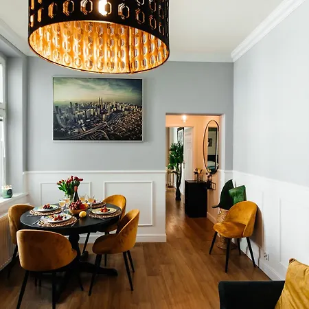 Maya's Flats & 69 - 3 In G グダニスク