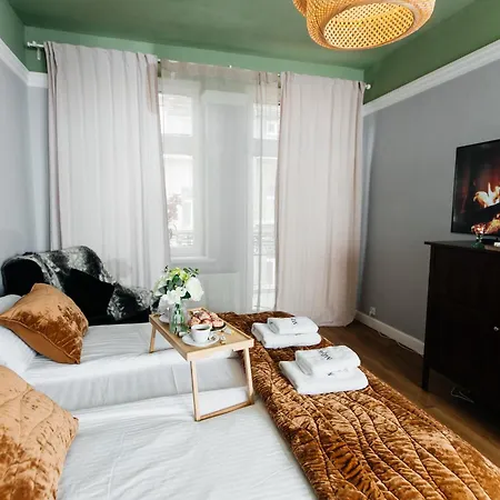 アパート Maya's Flats & 69 - 3 In G