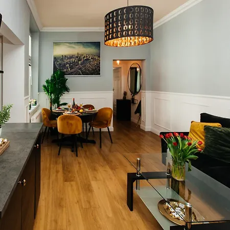 Maya's Flats & 69 - 3 In G * グダニスク