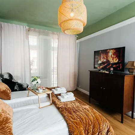 Maya's Flats & 69 - 3 In G *