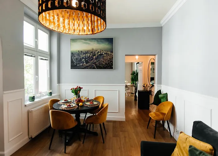 Maya's Flats & 69 - 3 In G * Gdańsk