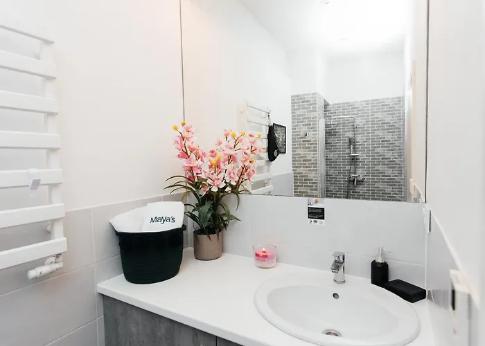 Maya's Flats & 69 - 3 In G Gdańsk